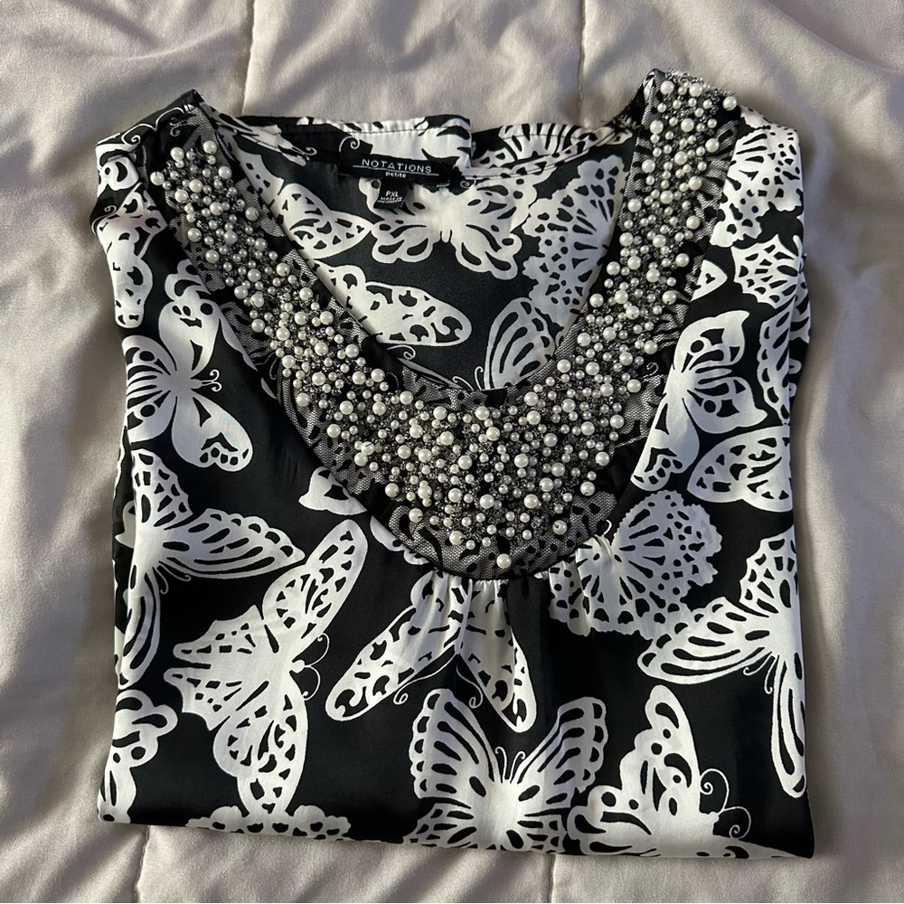 Like new dress blouse with accents